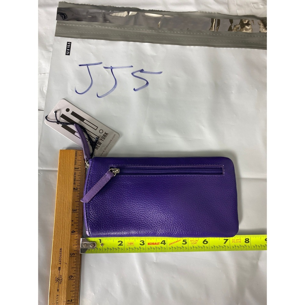 i-line NEW YORK Purple Leather Eyeglasses Applique Zip Around Wallet NWT - Picture 2 of 3